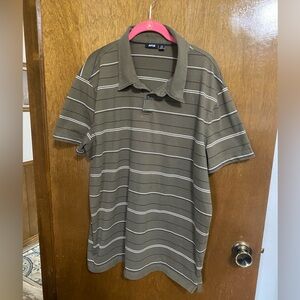 Men’s Apt. 9 short sleeve top in olive green.  Size XXL.